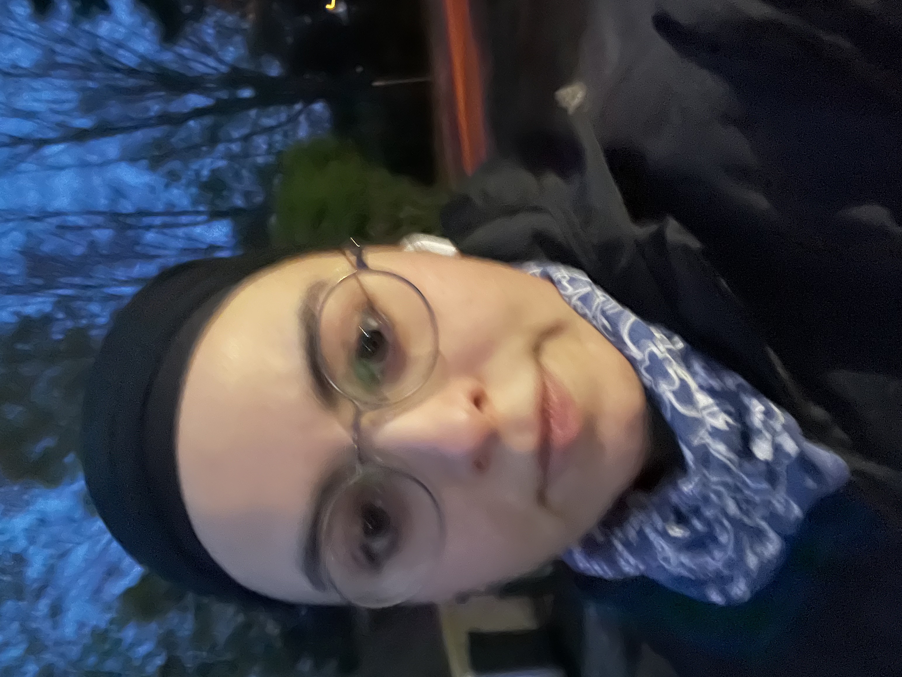 Elif Poyraz outdoors